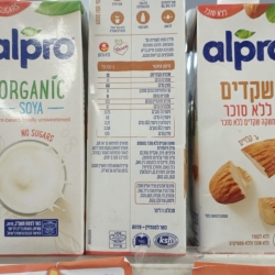 חלב סויה / שקדים חברת alpro